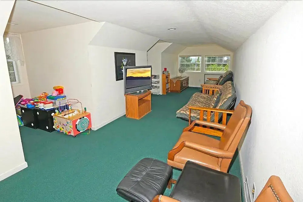 2184 Marshall Trail 5 Bedroom Home by RedAwning
