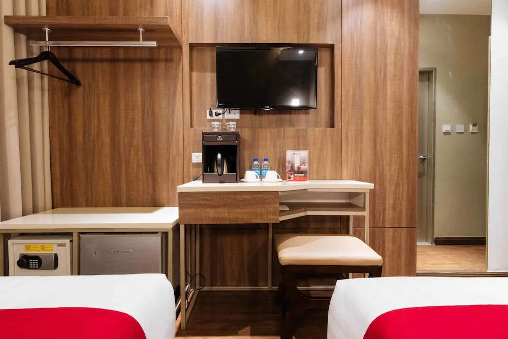RedDoorz Premium @ South Triangle Quezon City