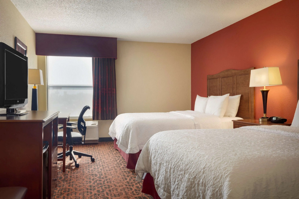 Hampton Inn Shawnee