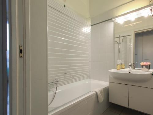 with FREE PARKING - con Parcheggio incluso - The Boheme Navigli - Quiet & comfy vintage Junior Suite