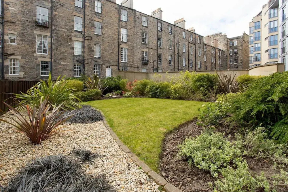 Stylish 2bed Apt With Free Parking/elevator