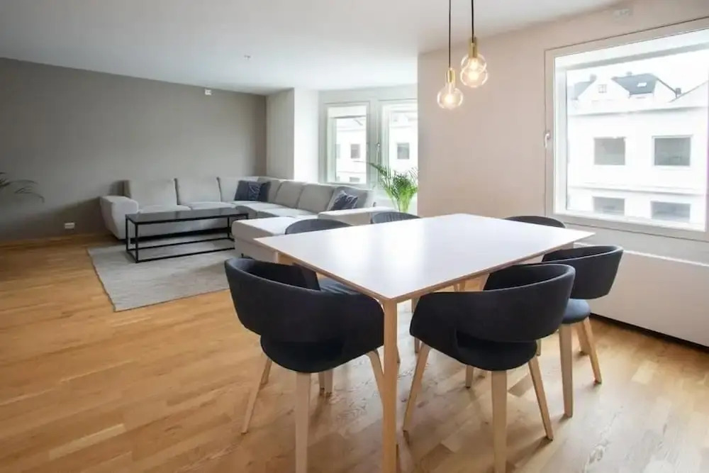 3 Bedroom Apartment With Free Parking