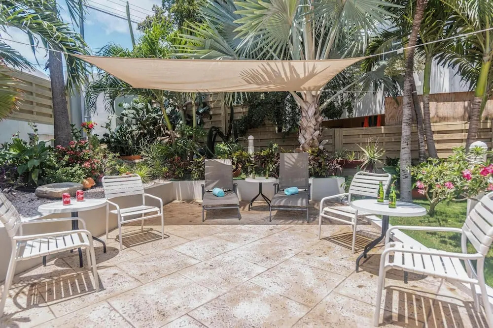 Quiet Cozy Central Close to the Beach Pool
