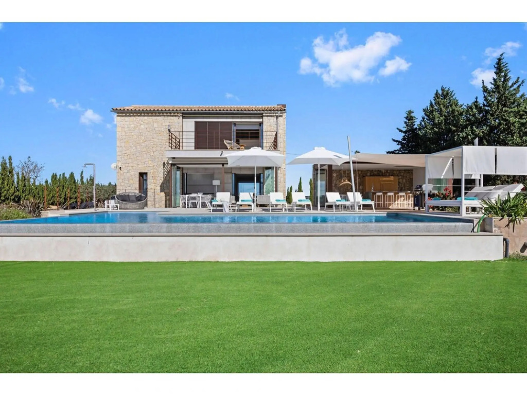 Luxurious country house with pool in Inca for 8 people