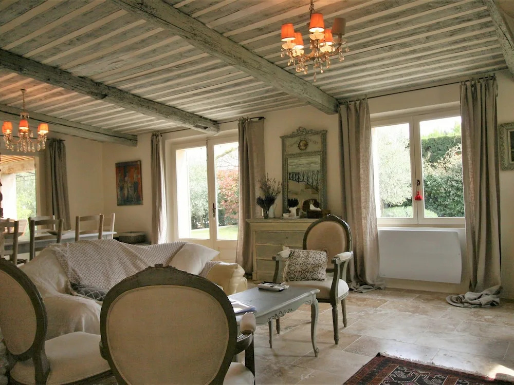 Mas in Eygalières with Heated Pool