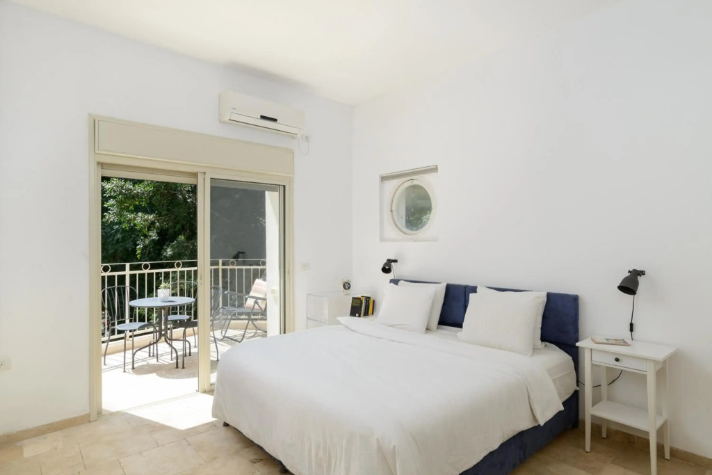 Adorable 2 bedrooms apt next to the beach