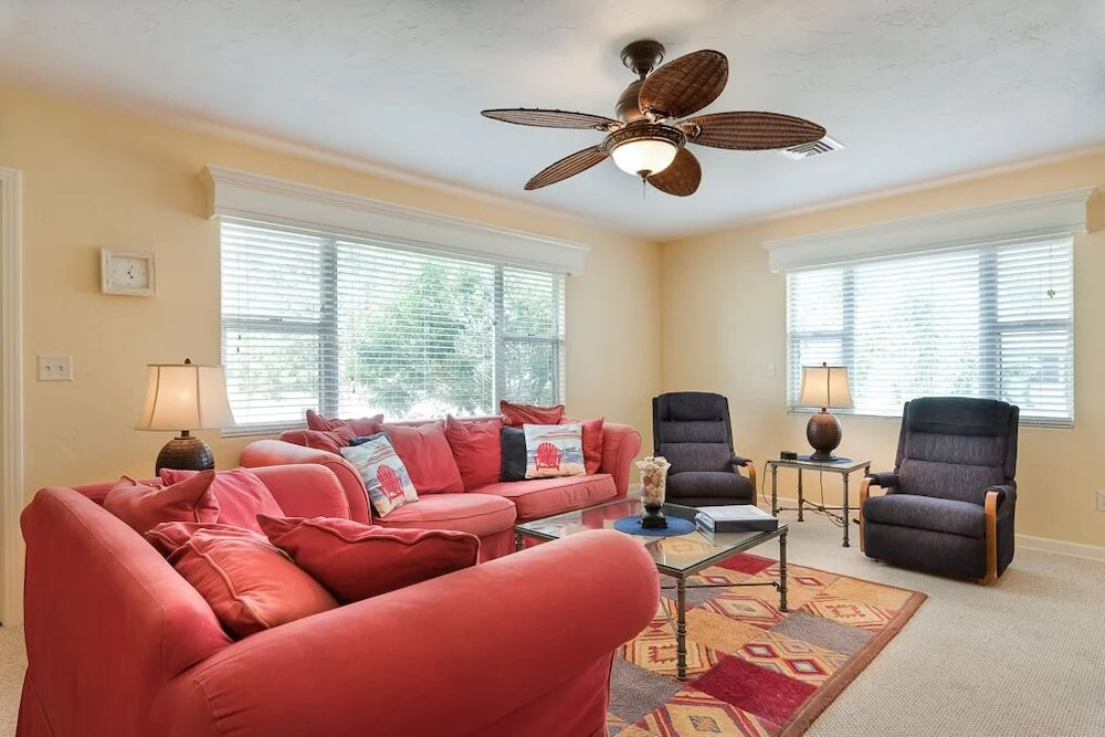 Poco Place, 2 Bedrooms, Wifi, 2 Blocks to Beach, Sleeps 6