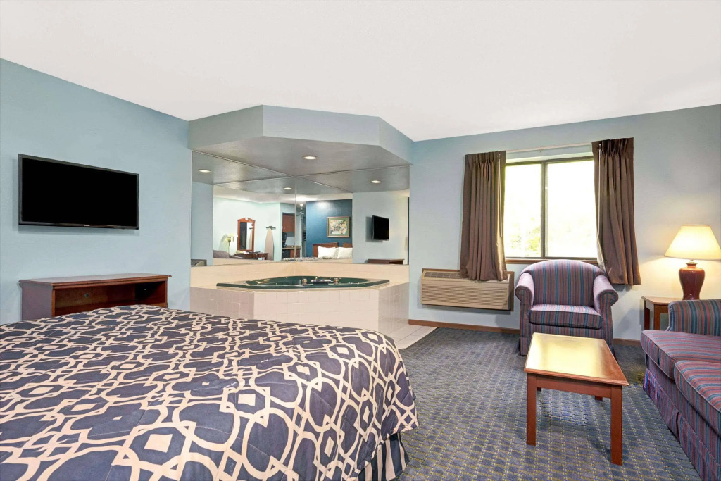 River Hill Inn & Suites