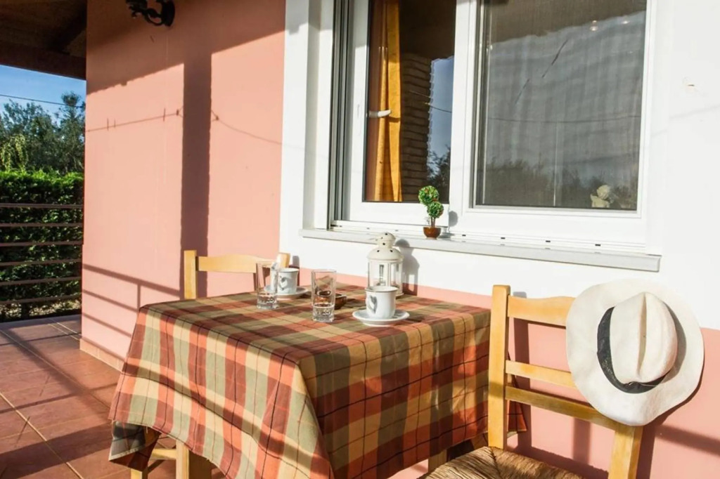 Cozy flat in an olive grove 1.5km to a sandy beach
