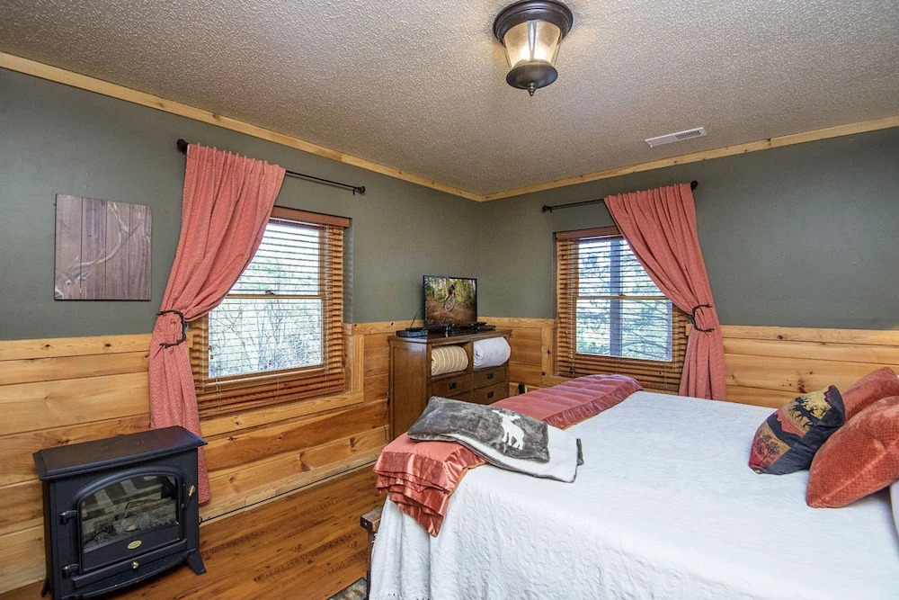 Knotty Pine by Eagles Ridge Resort