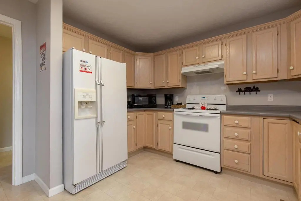 Kickback Kabin, 3 Bedrooms, Deck, Hot Tub, Pool Access, Sleeps 6