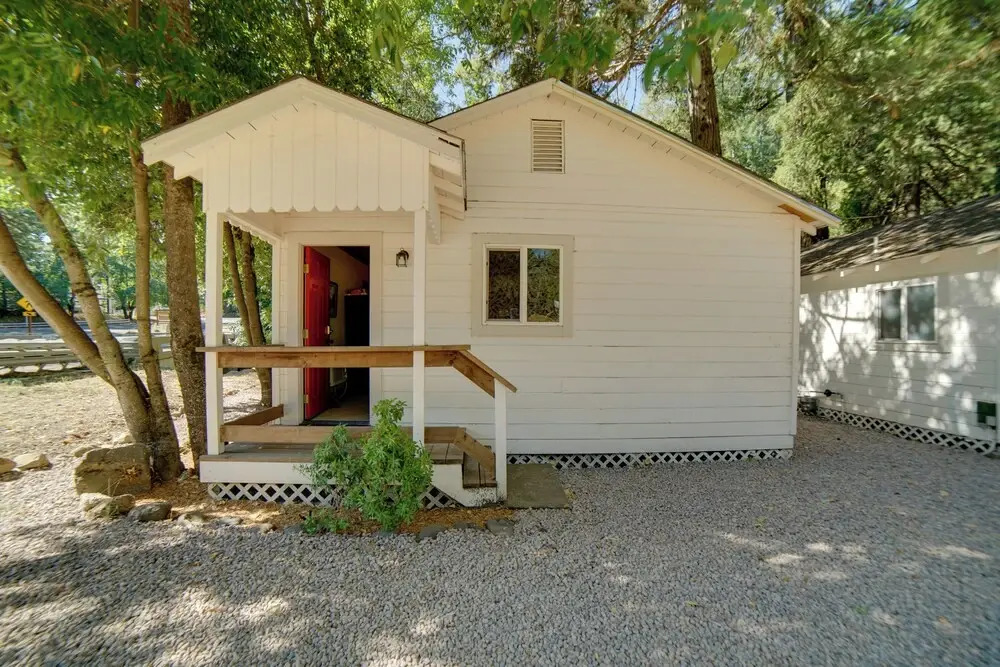 Golf & Hike: Cobb Mountain Cabin in Scenic Forest