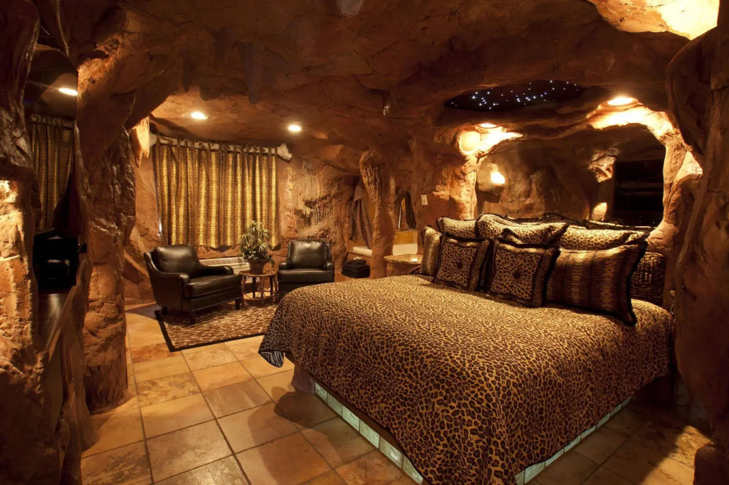Black Swan Inn Luxurious Theme Rooms