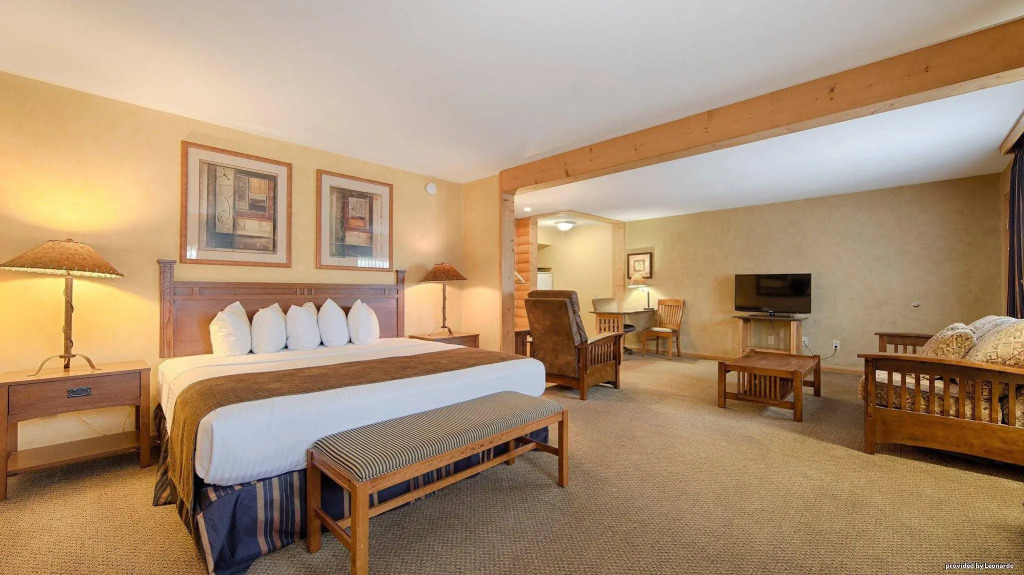 Crossroads Hotel & Event Center