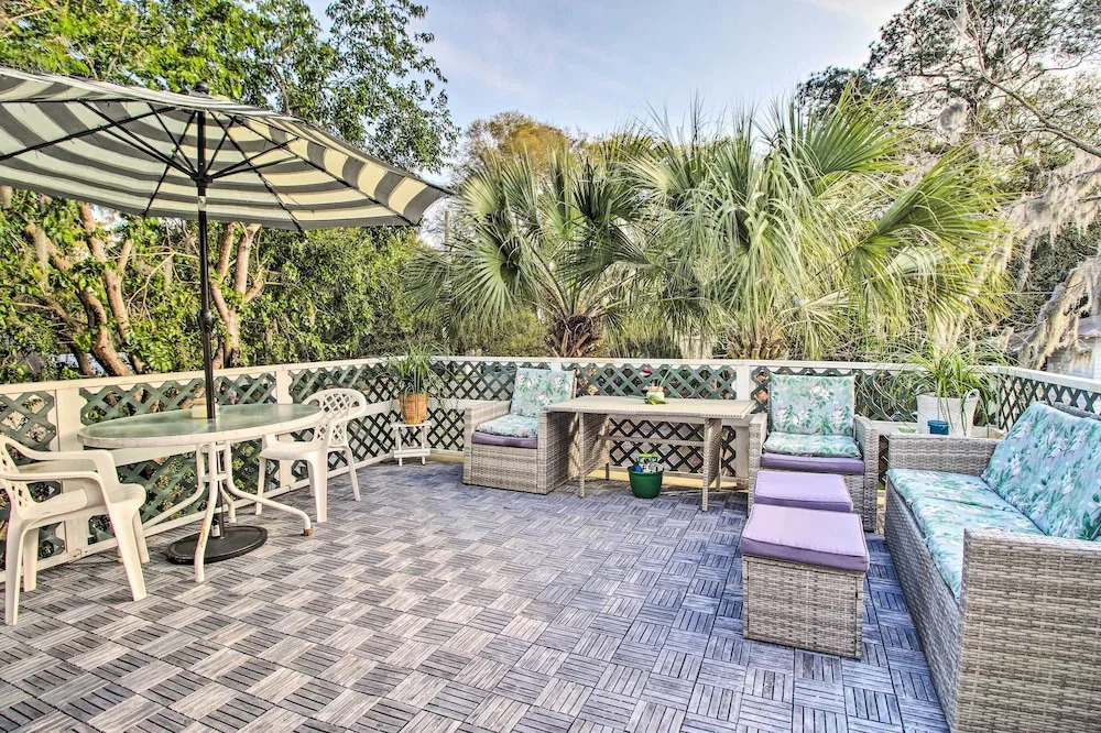 Family-Friendly Savannah Vacation Rental w/ Decks