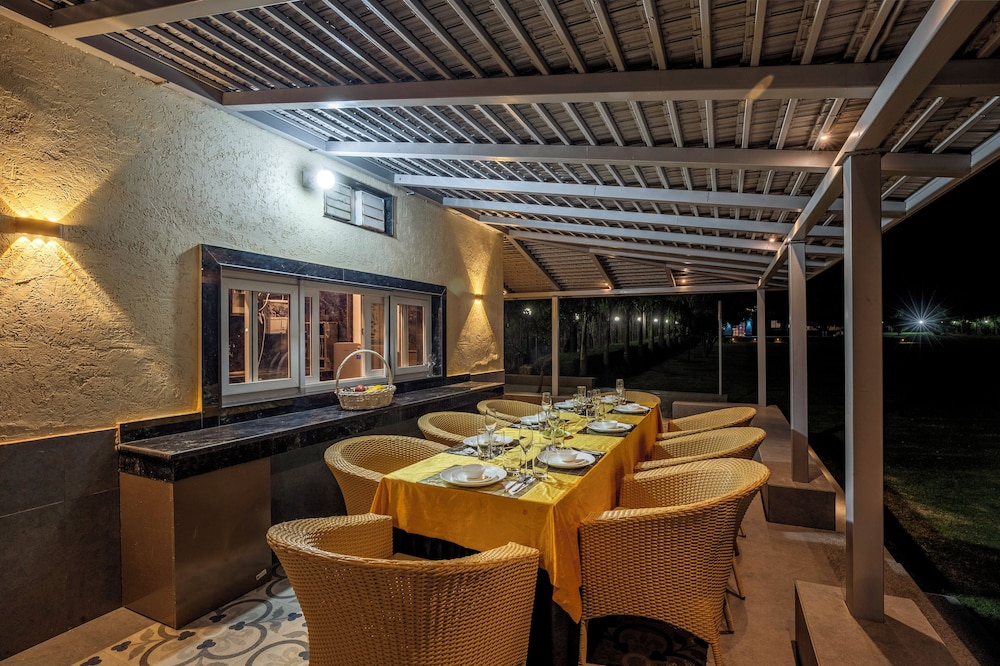 ELIVAAS 6 BHK Farmhouse with Pvt Pool & Garden - Enchantia