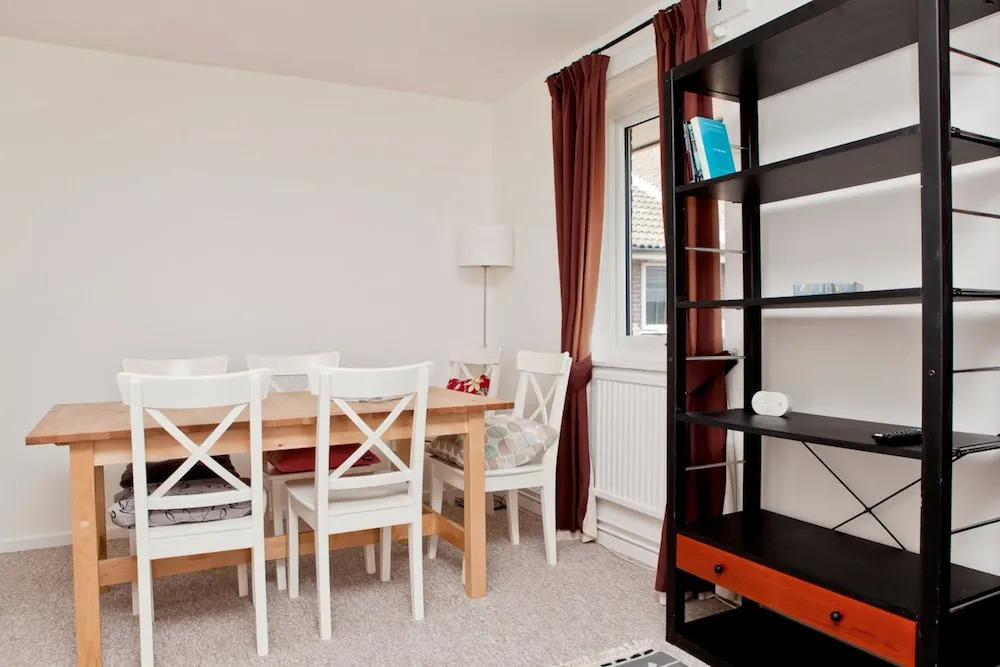 Warm East London Apartment - Sleeps 4