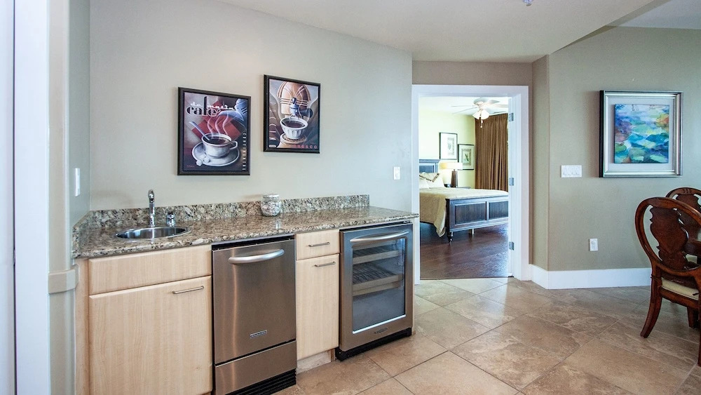 Two Bedroom Condo With Panoramic Views - Unit Crd1209