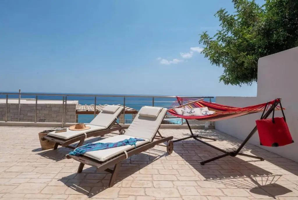 Private Luxury Villa with Whirlpool - Walk to Beach