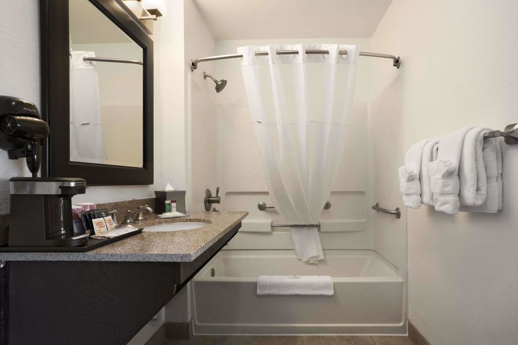 Infinity Inn & Suites