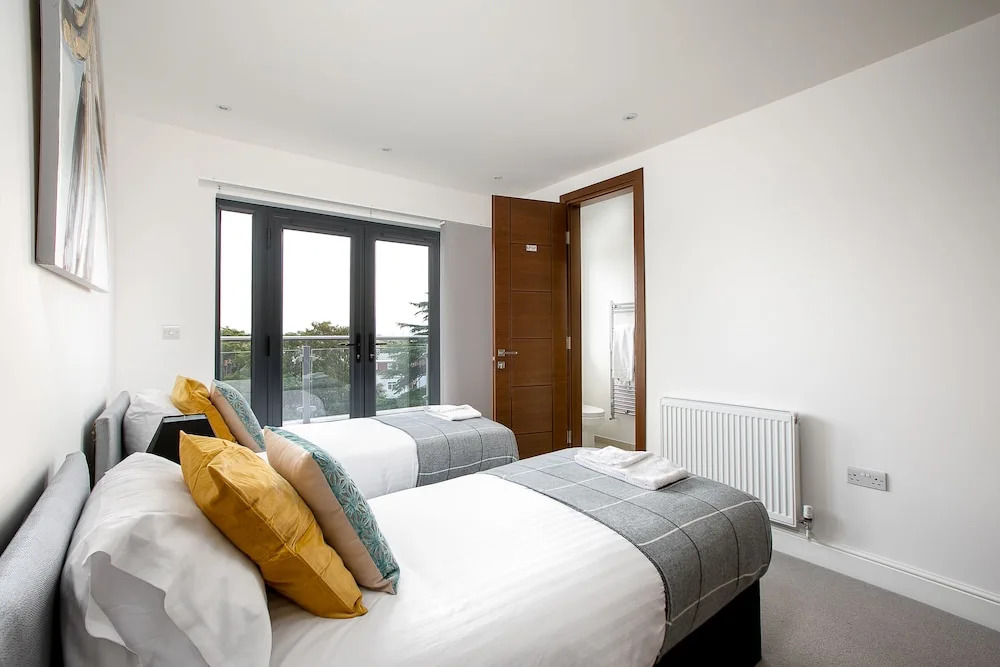 Skyvillion Embassy Court - London