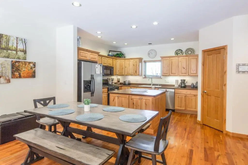 Elkhorn Townhome 1947 Townhouse