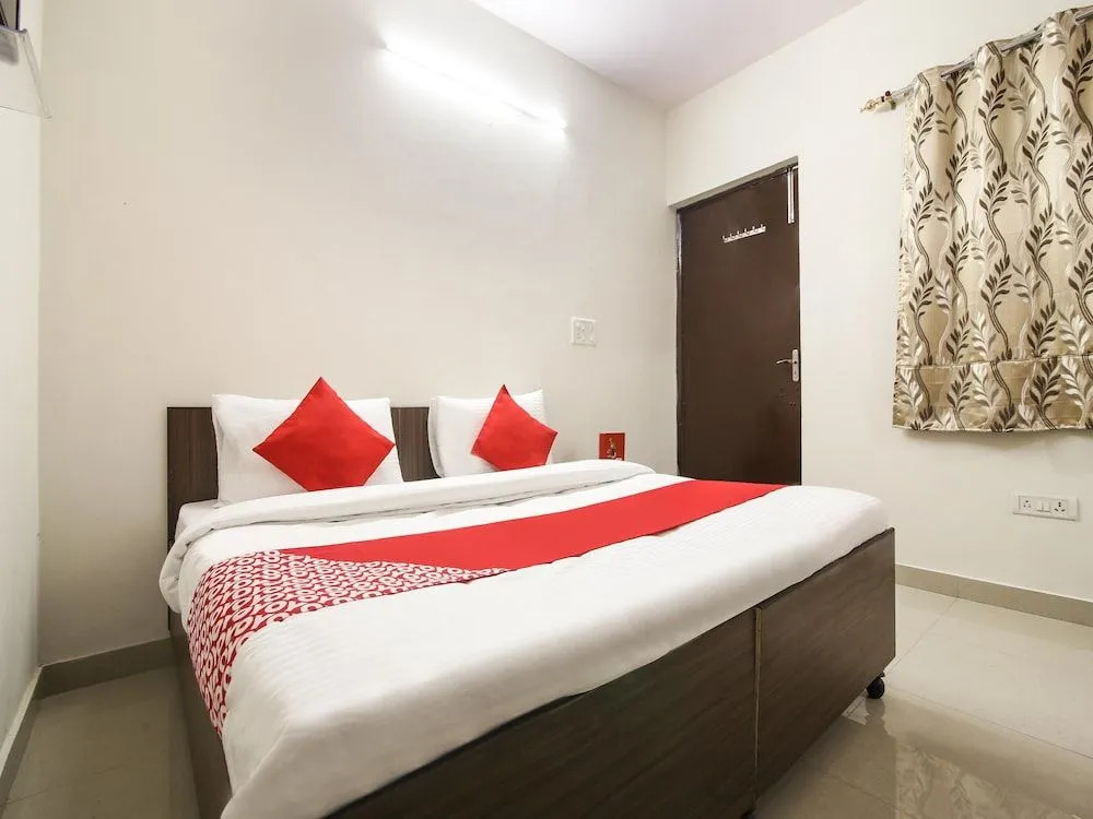 OYO 15668 Hotel Heaven Inn
