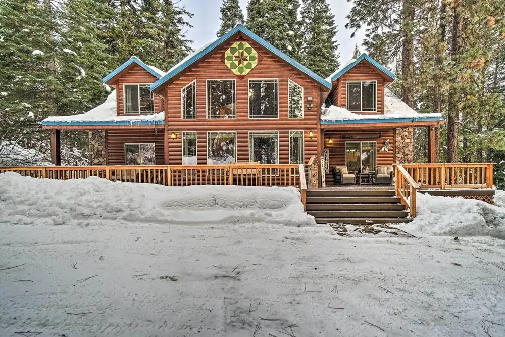 Garden Valley Cabin w/ Loft & Large Deck
