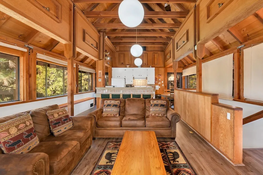 Timber Lodge Yosemite Enveloped In Nature!