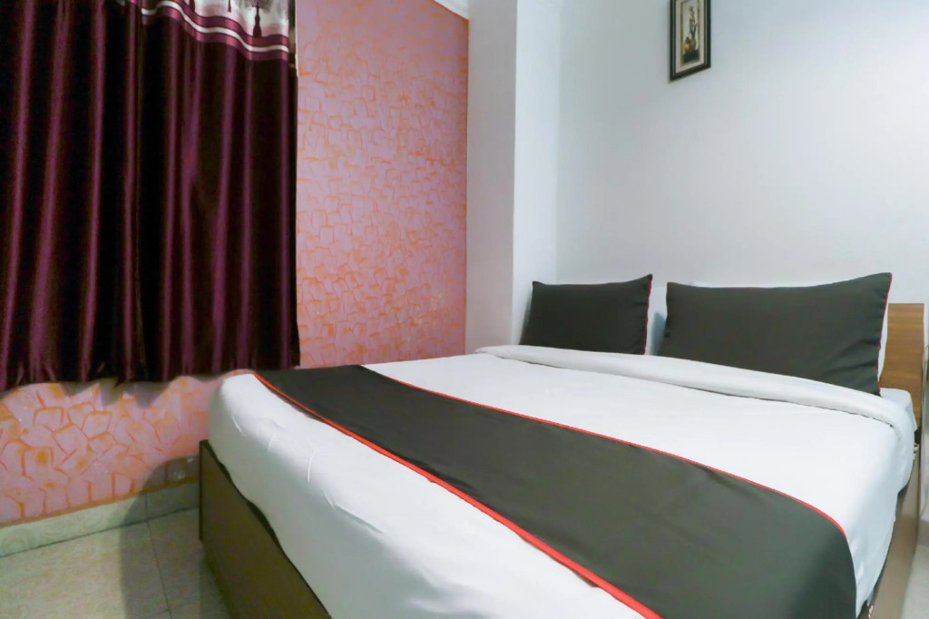 OYO Townhouse 447 Hotel Teg Royal