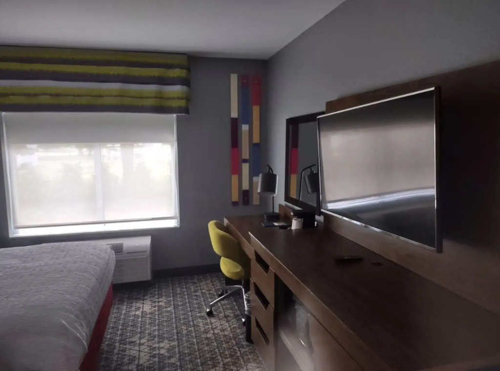 Hampton Inn & Suites Pittsburgh New Stanton PA