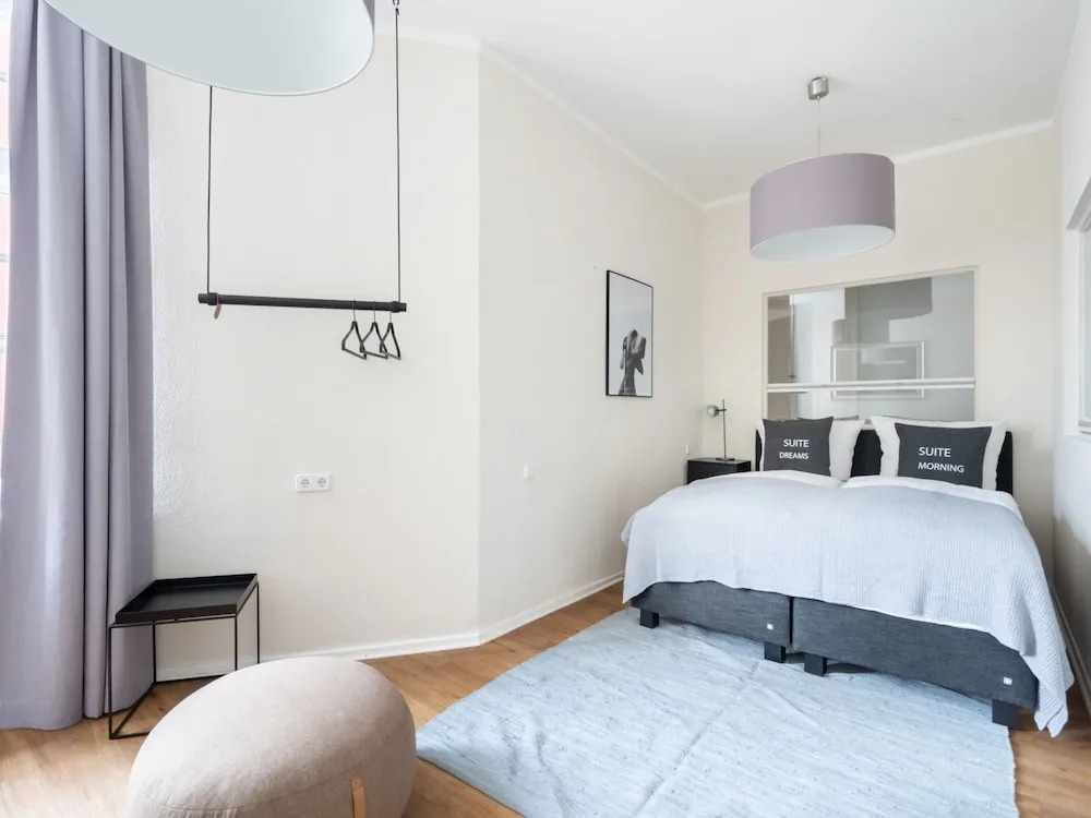 Primeflats - Huge Apartment at Gasometer 17