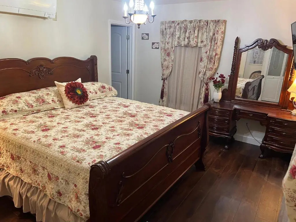 Holland Farmhouse Inn B&B