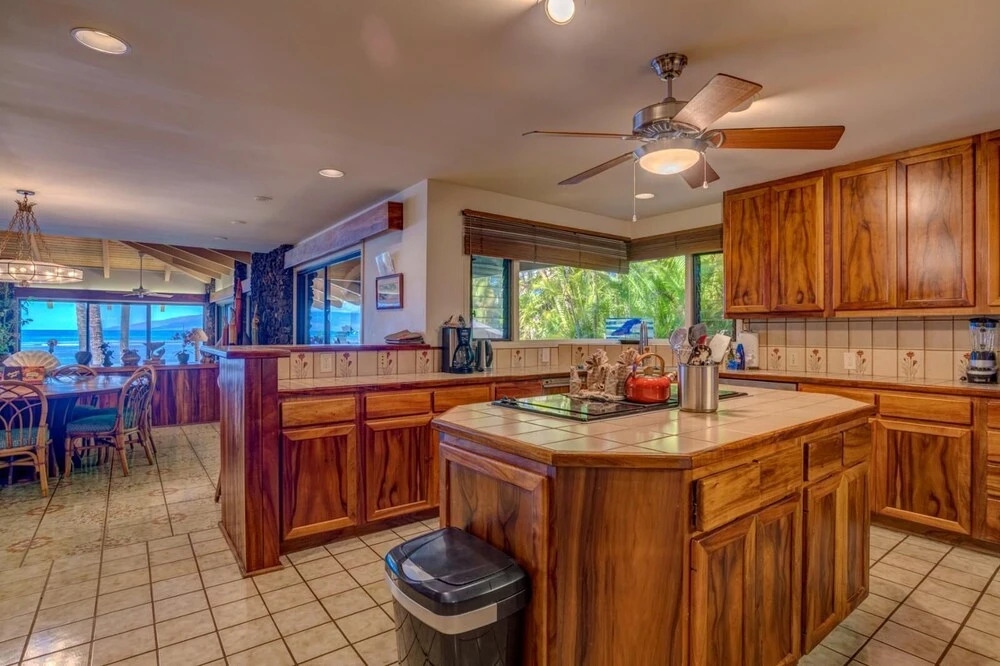 K B M Resorts- Bay-35 Presidential 5bd, 5ba Beach-front Estate, A/c, Private Yard!