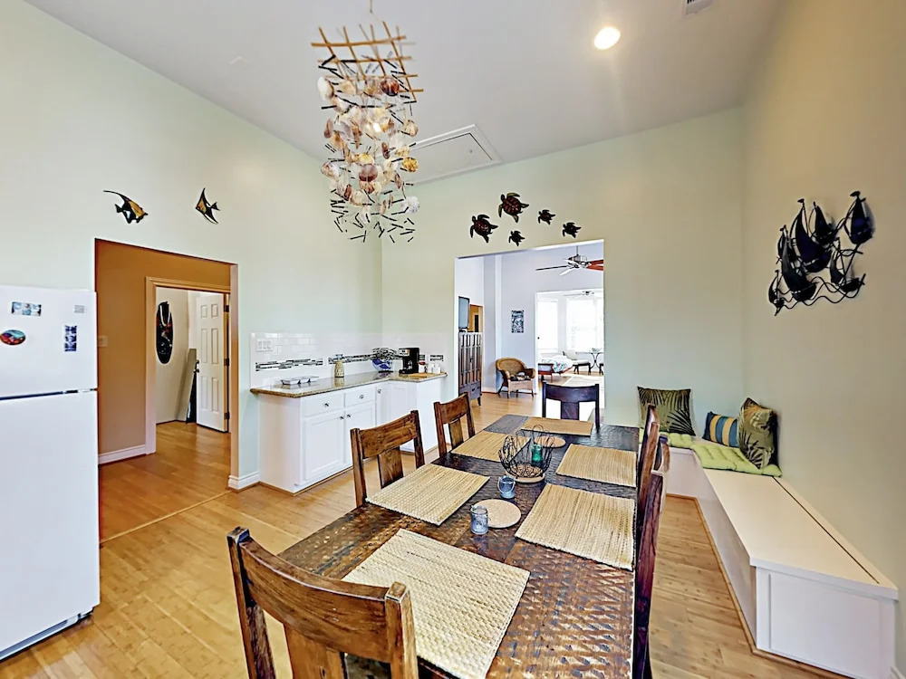 Renovated Historical - 2 Br Apts