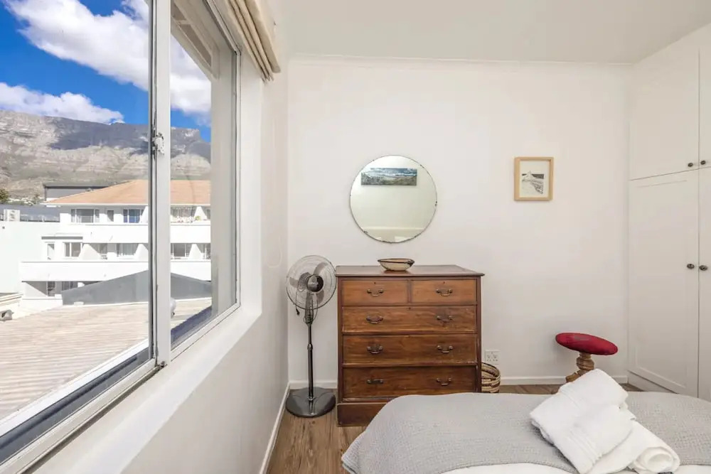 Amazing 2 Bedroom Apartment With Mountain Views on Kloof Street