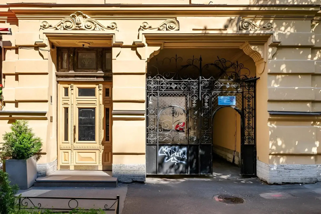 Метры в центре на улице Лахтинская 9