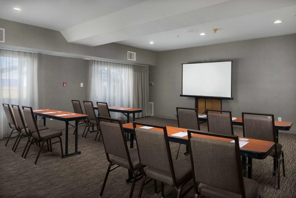 Country Inn & Suites by Radisson, Portland International Airport, OR