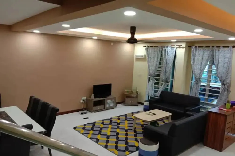 OYO 90215 Awani Homestay