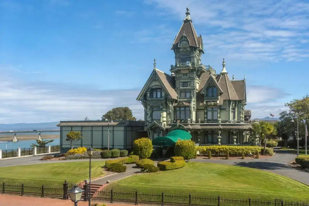 Pinc Lady Mansion