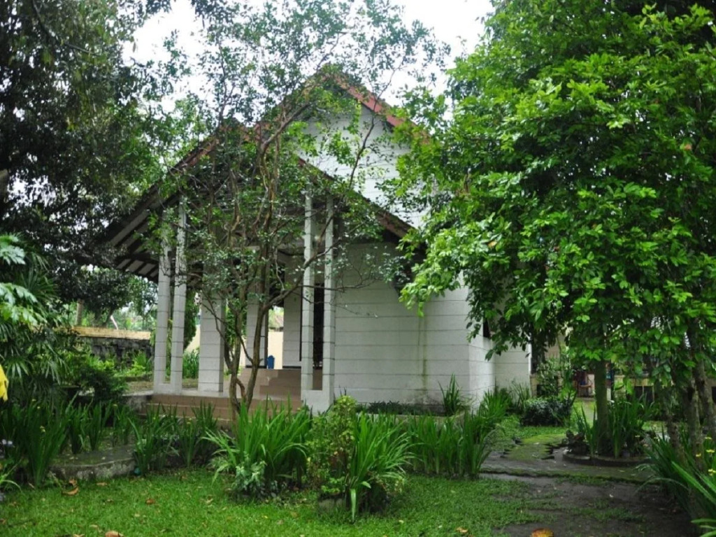 Raffles Holiday Hotel