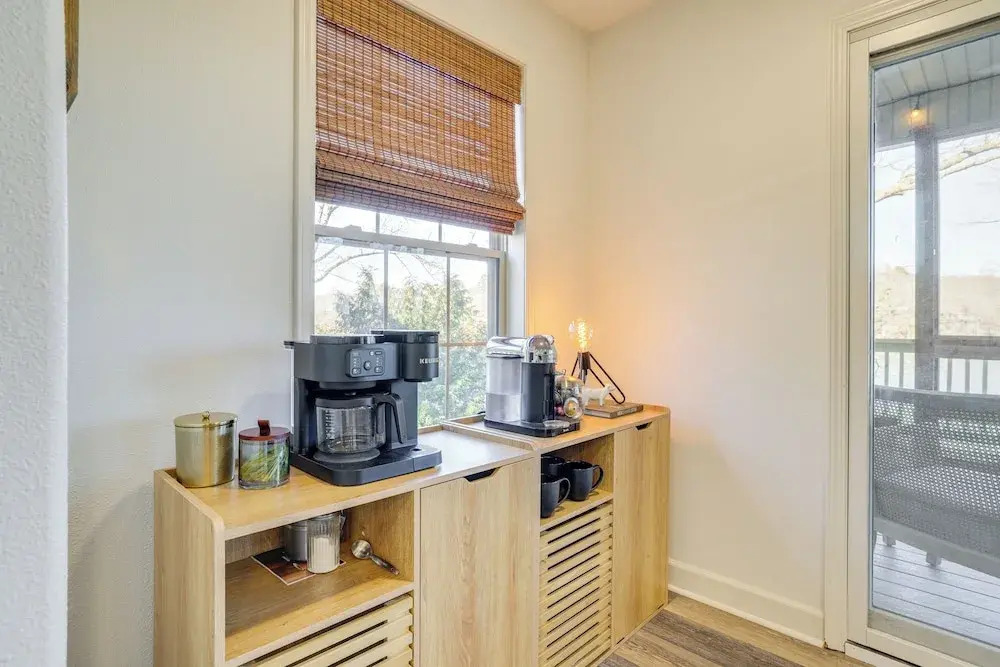 Lakefront Retreat w/ Game Room in Bella Vista!