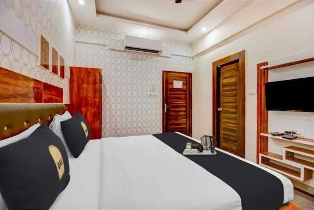 Townhouse Oak IIT Kanpur Metro Station