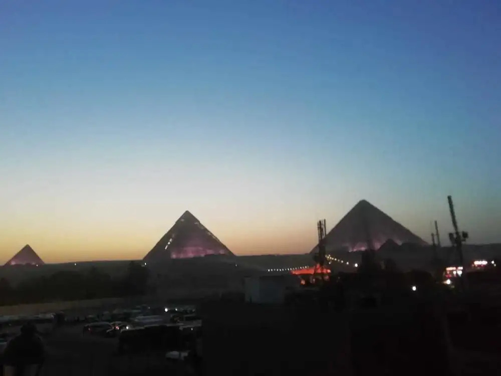THE HOUSE PYRAMIDS VIEW inn