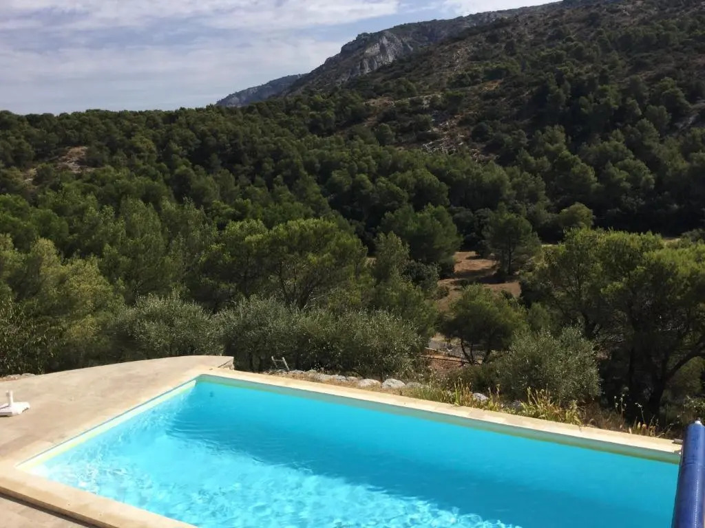 pretty gite with pool in cavaillon, beautiful view on the luberon mountains, 4 people