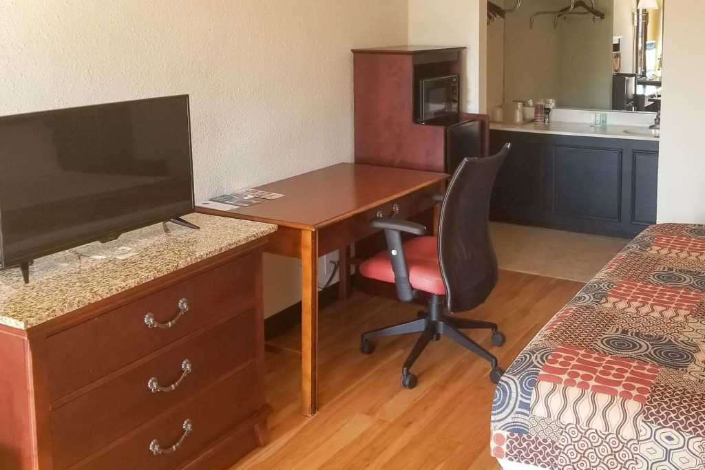 Red Roof Inn & Suites Wilkesboro