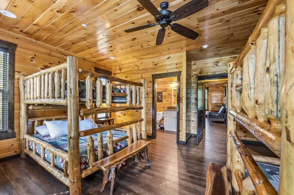The Big Oak Lodge 16 Bedroom Home by Redawning