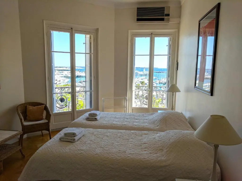 Citilet Louis Blanc 1,2,3 - Three gorgeous, open-plan apartments