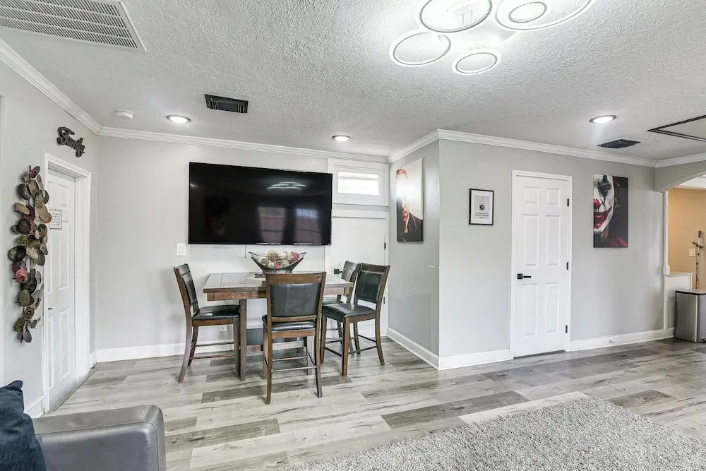 Walkable Apt 2 Mi to Dtwn: Houston Retreat!