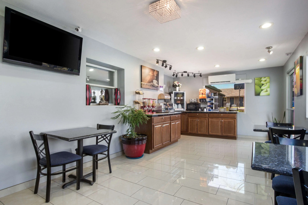 Knights Inn and Suites Salem